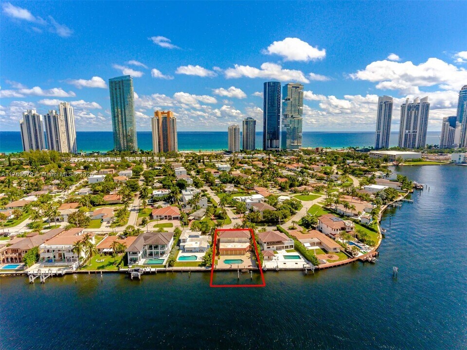18900 N Bay Rd in Sunny Isles Beach, FL - Building Photo