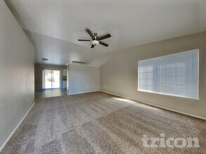 7369 Dali Ct in Sun Valley, NV - Foto de edificio - Building Photo