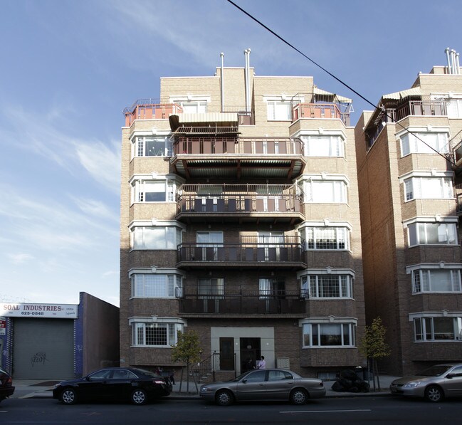 773 Bedford Ave in Brooklyn, NY - Foto de edificio - Building Photo