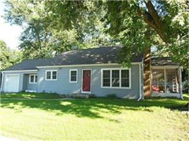 property at 718 N Shore Dr