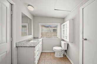 6617 S Lincoln Dr in Hitchcock, TX - Building Photo - Building Photo