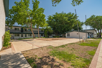 Courtyard Apartments in Amarillo, TX - Foto de edificio - Building Photo