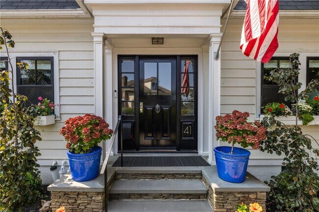 41 Hunter Ave in Newport, RI - Building Photo - Building Photo