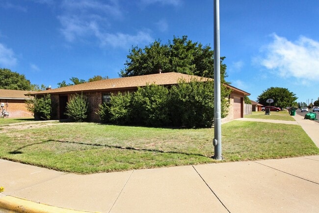4000 Mescalero Dr in Hobbs, NM - Building Photo - Building Photo