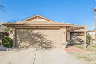 3310 W Rose Garden Ln in Phoenix, AZ - Building Photo