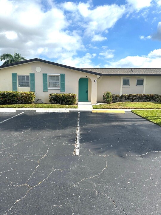 2966 Ashley Dr E in West Palm Beach, FL - Building Photo