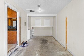 1214 Oak St in Burnet, TX - Building Photo - Building Photo