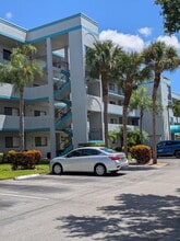 4725 Lucerne Lakes Blvd E in Greenacres, FL - Building Photo - Building Photo