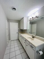 5124 Beech St in Bellaire, TX - Building Photo