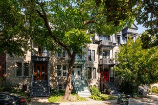 69 Hallowell Rue in Westmount, QC - Building Photo
