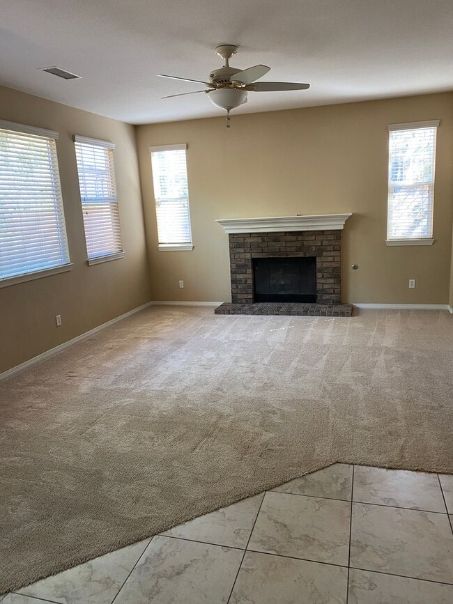 31860 Oregon Ln in Temecula, CA - Foto de edificio - Building Photo