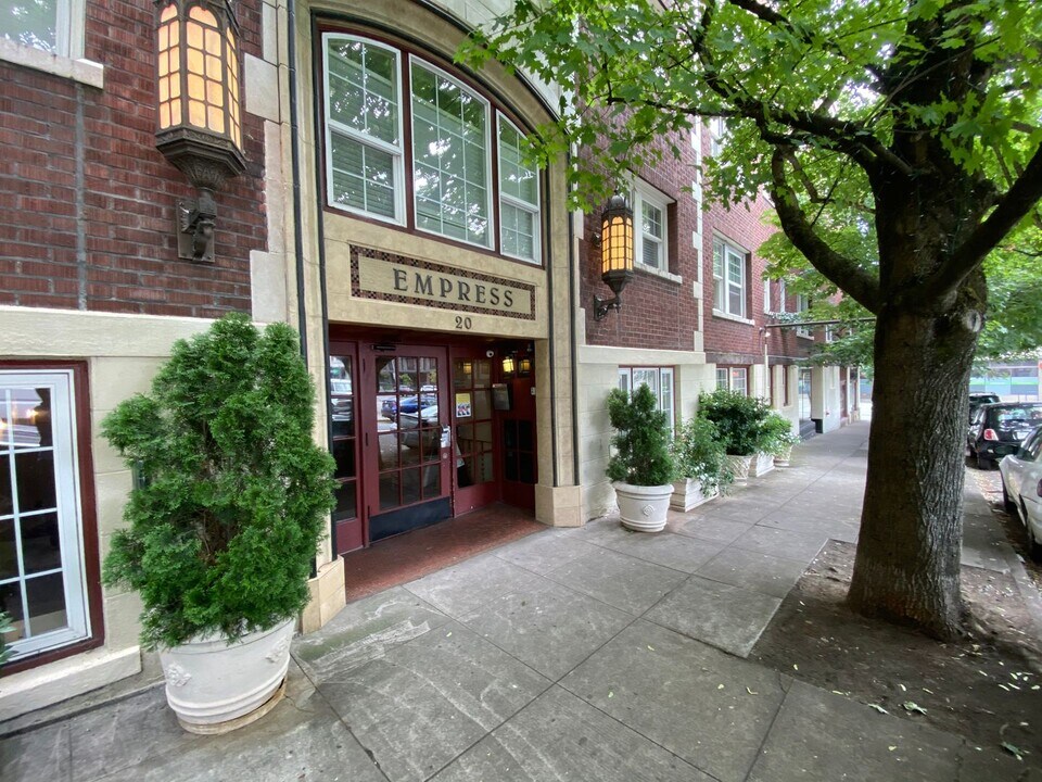 20 NW 16th Ave in Portland, OR - Building Photo
