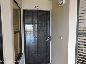 6240 E Mirror Lake Dr in Sebastian, FL - Building Photo