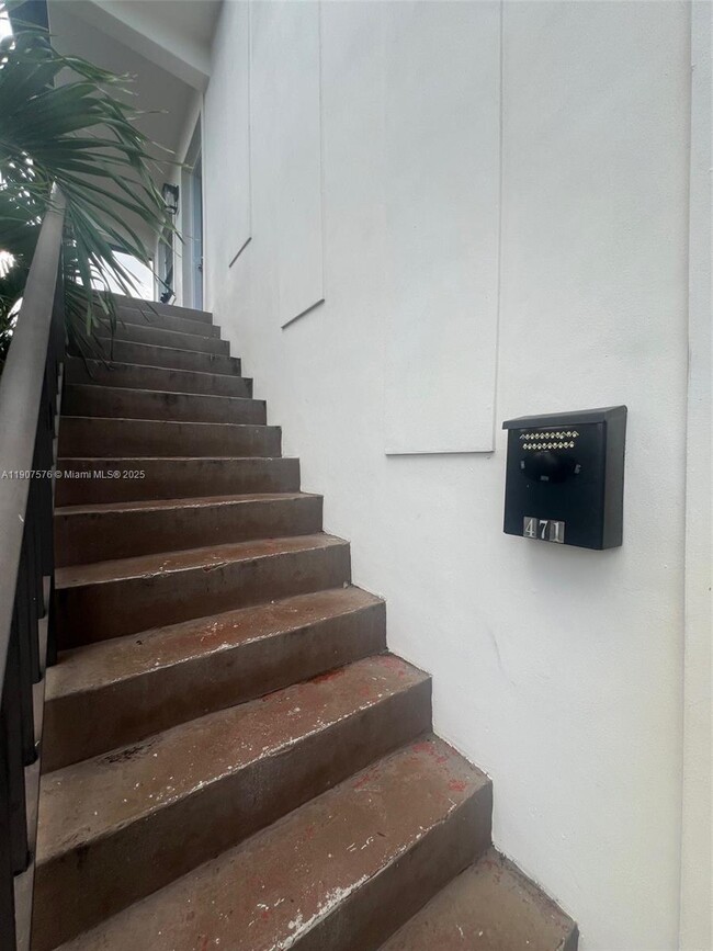 471 E 13th St, Unit 471A in Hialeah, FL - Foto de edificio - Building Photo