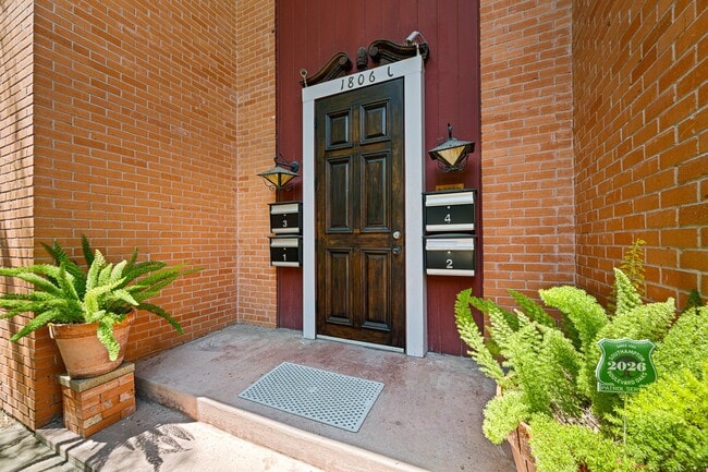 property at 1806 Banks St