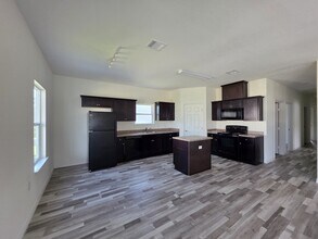 6322 Red Oak Dr in Hitchcock, TX - Building Photo - Building Photo