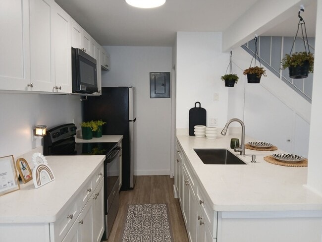 property at 203 E Tiffany Dr