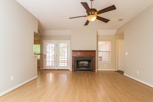 1052 Blue Mountain Ln in Nashville, TN - Foto de edificio - Building Photo