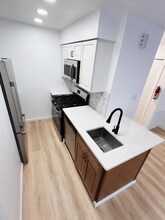 112 Longfield Ct in East Brunswick, NJ - Building Photo - Building Photo