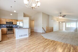 11594 Oswego St in Henderson, CO - Building Photo - Building Photo