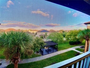 5451 Vineland Rd in Orlando, FL - Building Photo - Building Photo