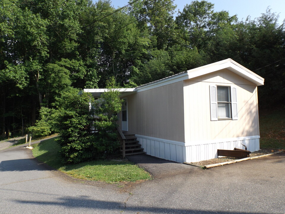 20 Montana Dr in Sylva, NC - Building Photo