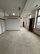 31-33 W New York St in Aurora, IL - Foto de edificio - Building Photo