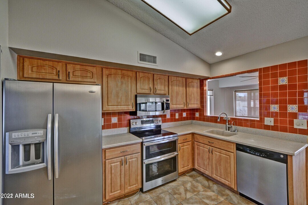 14214 W Yosemite Dr in Sun City West, AZ - Building Photo