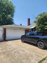 205 S 15th St in Coshocton, OH - Foto de edificio - Building Photo