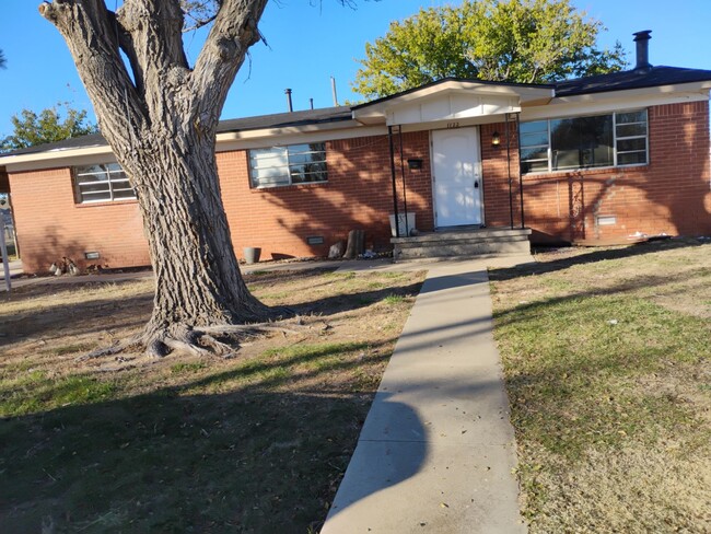 1122 S Christy St in Pampa, TX - Foto de edificio - Building Photo