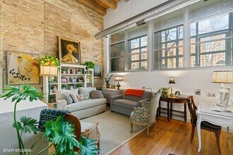 2111 W Churchill St in Chicago, IL - Building Photo - Building Photo