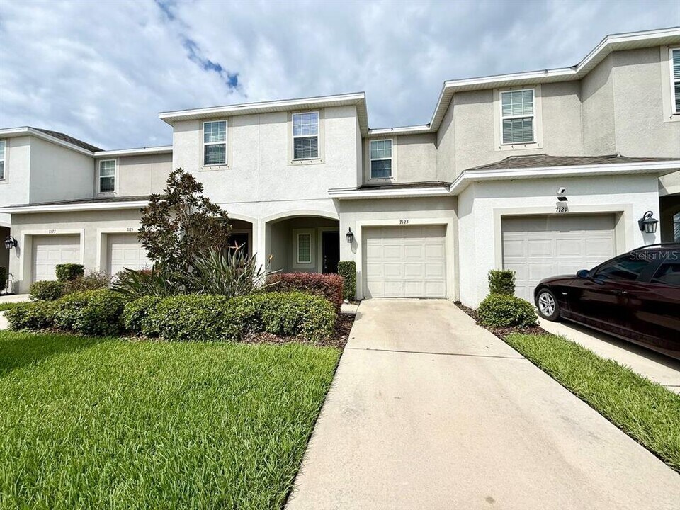 7123 Summer Holly Pl in Riverview, FL - Building Photo