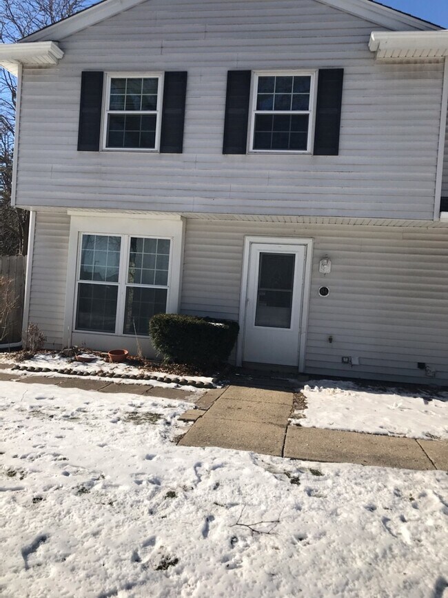 15 L S Fernwood Dr