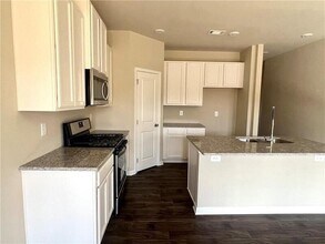 110 Auburn Xing Wy in Auburn, GA - Foto de edificio - Building Photo