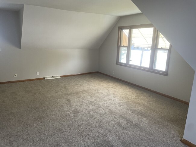 4032 W Green Tree Rd in Milwaukee, WI - Building Photo - Building Photo