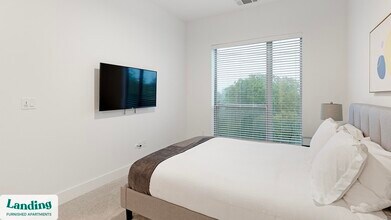 650 E Sycamore St, Unit 3313 in Denton, TX - Foto de edificio - Building Photo