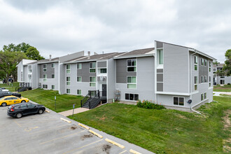 Timbercreek Apartments in Omaha, NE - Foto de edificio - Building Photo