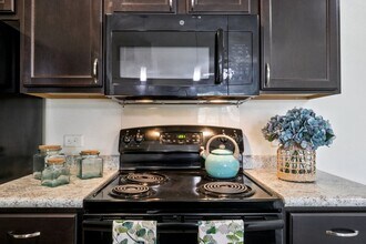 Tuckaway Apartment Homes in Cedar Park, TX - Foto de edificio - Building Photo