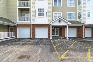 522 Knolls Dr, Unit 306 in Newport News, VA - Building Photo