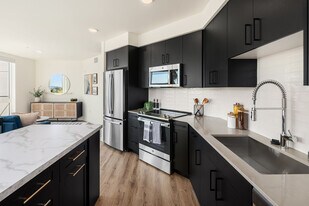 Broadstone Strata in Seattle, WA - Building Photo