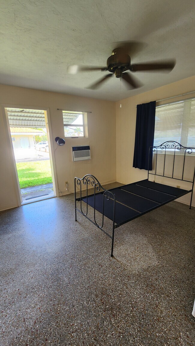 2707 NE 32nd St, Unit Studio in Fort Lauderdale, FL - Building Photo - Building Photo