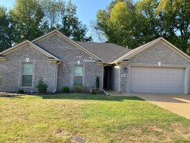 160 Livingston Way in Jackson, TN - Building Photo