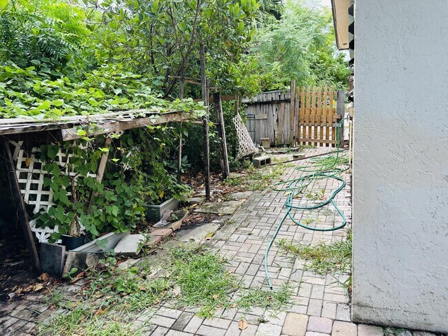 3893 Allison Ct in Lake Worth Beach, FL - Building Photo - Building Photo