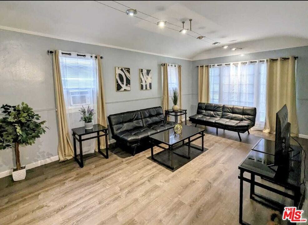 606 N Alta Vista Blvd in Los Angeles, CA - Building Photo