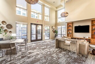 Silver in San Jose, CA - Foto de edificio - Building Photo