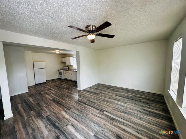 714 S River St in Seguin, TX - Building Photo - Building Photo