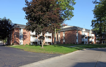 Sunnydale Estates Apartments in Toledo, OH - Building Photo - Building Photo