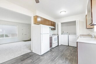 9717 SE 43rd Ave in Portland, OR - Building Photo - Building Photo