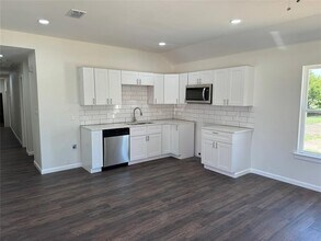 1501 College St in Grand Prairie, TX - Building Photo - Building Photo