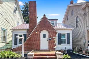 130 W Main St in Elizabethville, PA - Building Photo